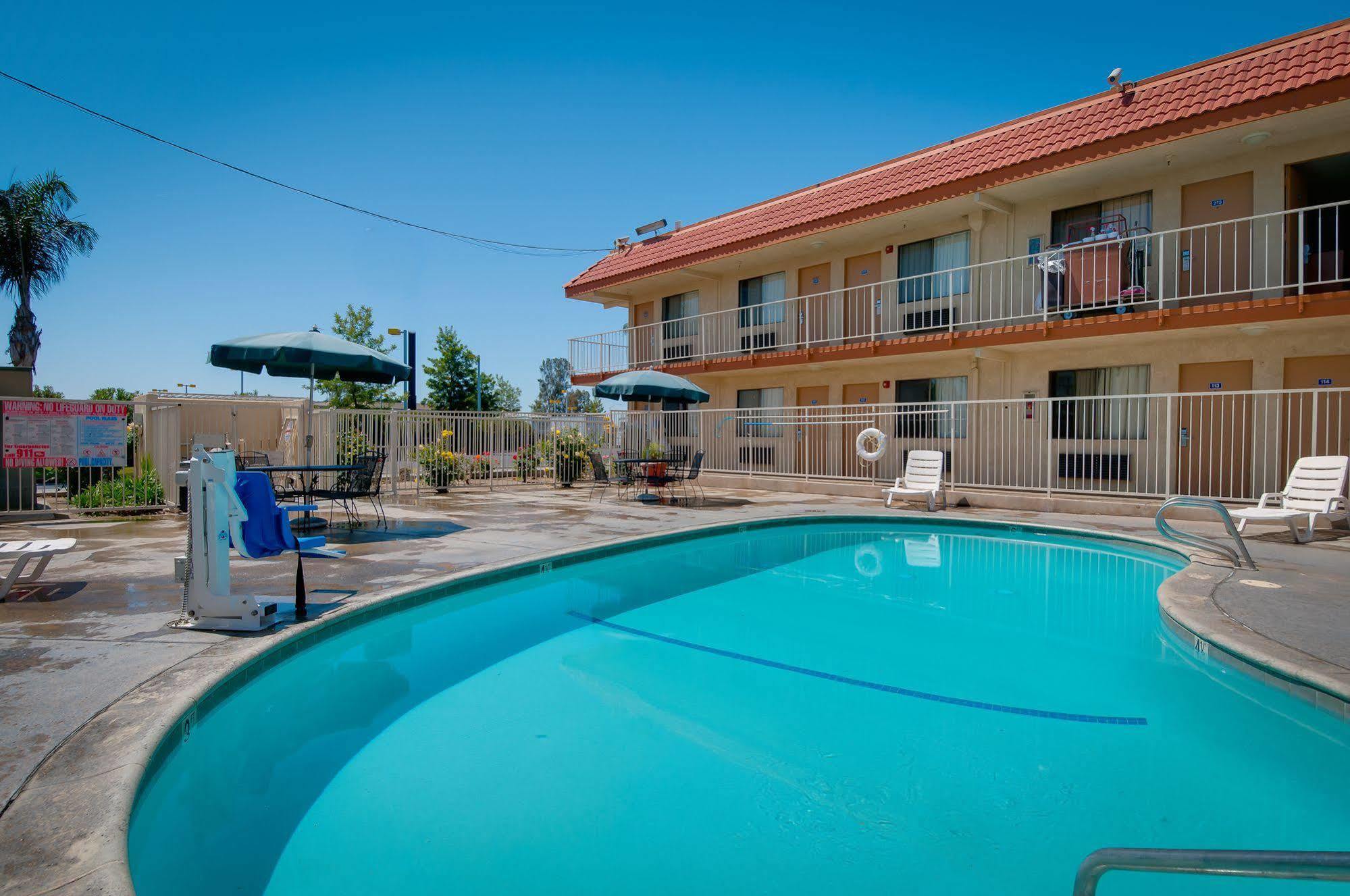 Vagabond Inn Bakersfield North Extérieur photo